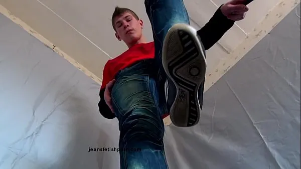 XXX trampling gay jeans fetish spit sneakers shoes hd720百万电影