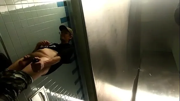 XXX Spying On Homeless Men In The Restroom mega filmy