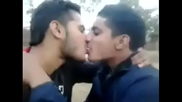 XXX índio público beija garotos profundos da faculdade gays na boca megafilmes