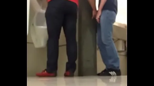 XXX Pulling the cock in public toilets phim lớn