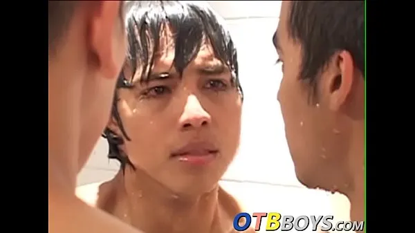 XXX He really loves sucking fat juicy cock while in the shower أفلام ضخمة