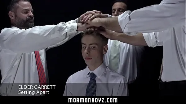 XXX Missionary Boys - Elder Garret reçoit plusieurs bites pendant un rituel secret méga films