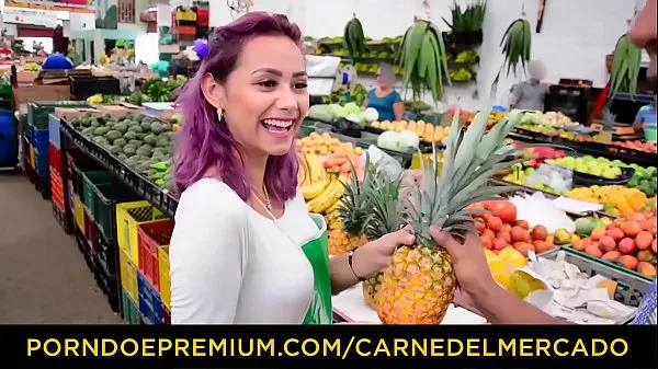 XXX CARNE DEL MERCADO - Plantureuse colombienne Veronica Orozco allumée au marché, tirée à l´hôtel méga films