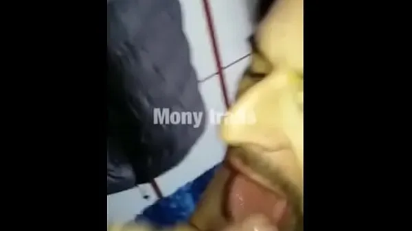 XXX Shemale Mony cum megaelokuvaa