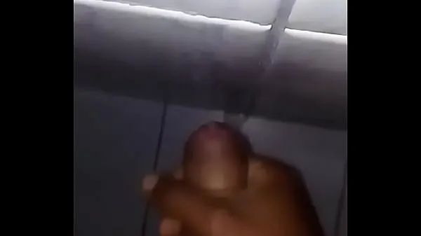 XXX Cumming in the shower megaelokuvaa