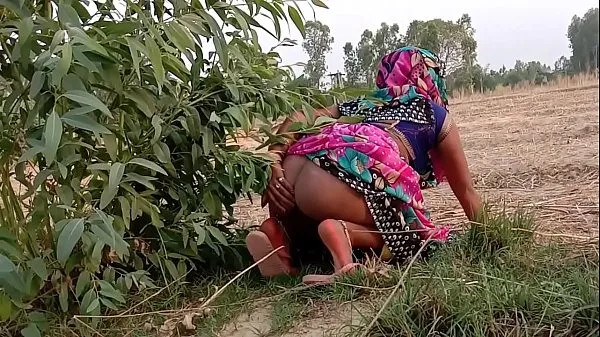 XXX गेहूं का भूसा भरने गयी खेत और चुदवाने लग mega Film