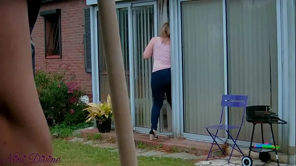 XXX Une Milf Française au gros cul se fait prendre par son jardinier dans le sous-sol méga films