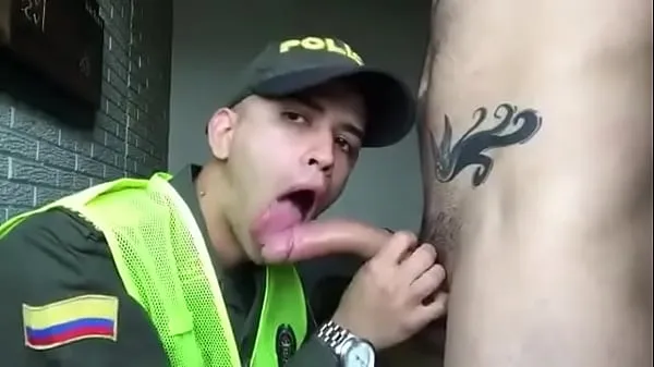 XXX Colombian policeman gives a blowjob megafilmek