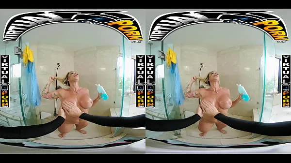 XXX Busty Blonde MILF Robbin Banx Seduces Step Son In Shower أفلام ضخمة