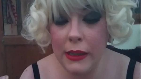 XXX Chubby Domme In Wig Smokes A Cig mega ταινίες