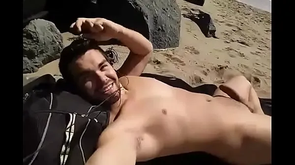 XXX Ian Delvalle prende il sole in una spiaggia per nudisti gay a San Franciscomega film