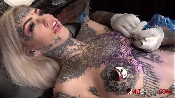 XXX Sascha plays with Amber Luke while she gets tattooed megafilms