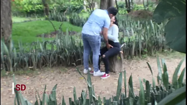 XXX SPYING ON A COUPLE IN THE PUBLIC PARK 메가 영화