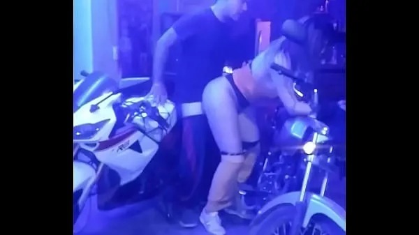 XXX MECÁNICO TENIENDO SEXO POR PRIMERA VEZ CON UNA TRANS MOTOCICLISTA VIDEO COMPLETO EN RED 5536650122 megapelículas