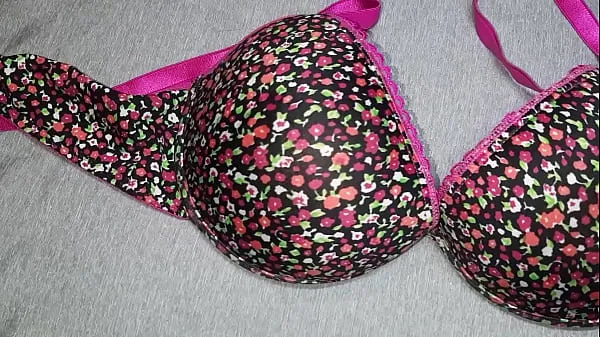 XXX I jerk off and cum in my friend's new flower bra mega Movies