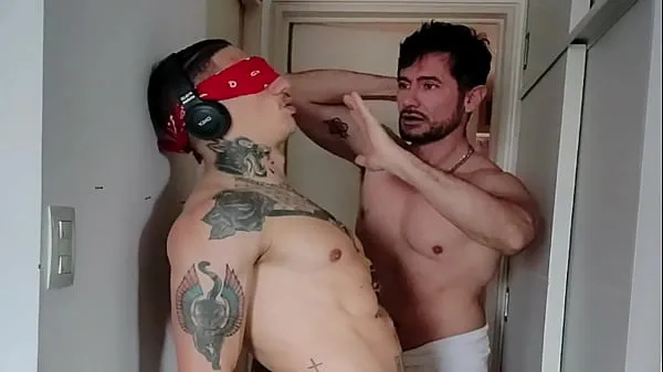 XXX Traindo meu Colega de Quarto Dotado- Com Alex Barcelona - Amigo pego se Masturbando - HotHouse - Pego Crixxx Nu e Comece a Chupar ele mega Film