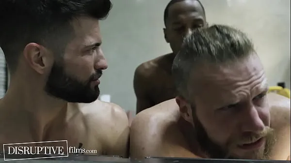 XXX Casey Everett et Brian Bonds sont des ouvriers du bâtiment qui ont besoin que leur dernier projet passe l'inspection. Lorsque Deep Dic arrive sur place, ils proposent de faire tout ce qu'il faut pour faire approuver leur travail méga films