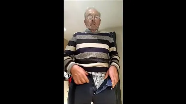 XXX 70 year old having a quick wank. bengeeman megafilmer