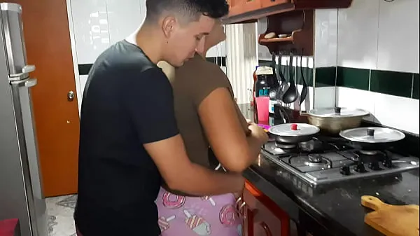 XXX I interrupt my stepmom while she is cooking, I want her to suck my dick megafilms