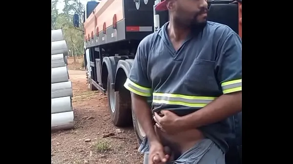 XXX Worker Masturbating on Construction Site Hidden Behind the Company Truck ภาพยนตร์ขนาดใหญ่